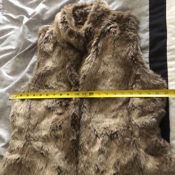 Banana Republic Faux Fur Vest - Picture 9 of 11